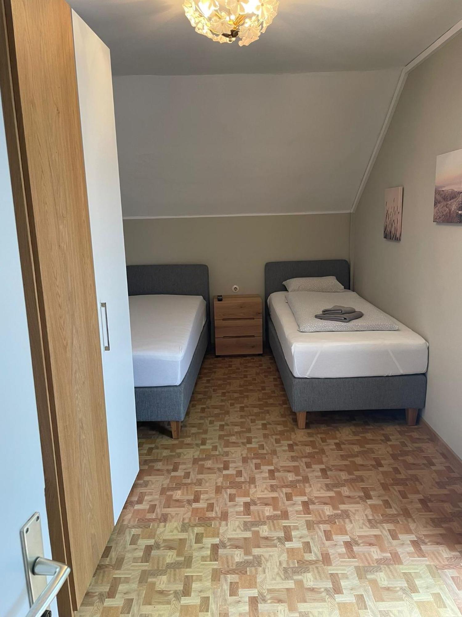 Gasthof Mit Seeterasse & Appartements Zur Landeroith Weyregg Exterior foto